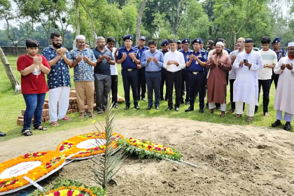 মাইলস্টোনের শিক্ষক মাহরীন চৌধুরীর কবরে শ্রদ্ধাঞ্জলি