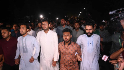 ভোট বর্জনের পর ছাত্রদলের বিক্ষোভ মিছিল