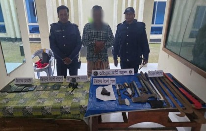 কিশোরগঞ্জের অষ্টগ্রামে সেনাবাহিনীর অভিযানে বিদেশি পিস্তল সহ দেশিয় অস্ত্র নিয়ে আটক-১