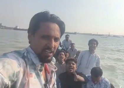 চট্টগ্রামে কর্ণফুলী নদীতে নিষিদ্ধ ছাত্রলীগের নৌকামিছিল