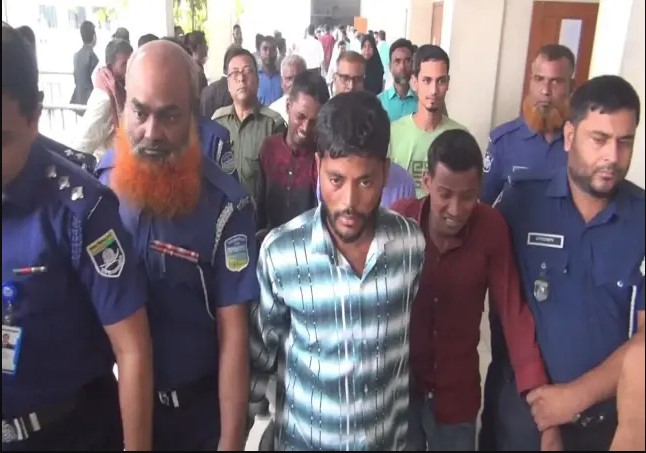 'জামালপুরে স্কুলছাত্রীকে সংঘবদ্ধ ধর্ষণে ৩ জনের মৃত্যুদণ্ড' !

