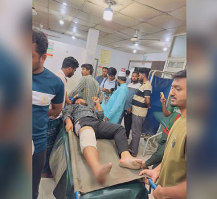 মুখোশ পরে এসে বাড়ির সামনে জামায়াত কর্মীকে গুলি
