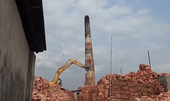 কুমিল্লায় দু'টি ইট ভাটাকে ১০ লক্ষ টাকা জরিমানা
