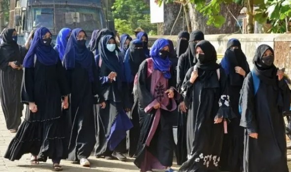 ভারতের কর্ণাটকে হিজাব নিষেধাজ্ঞা প্রত্যাহার !