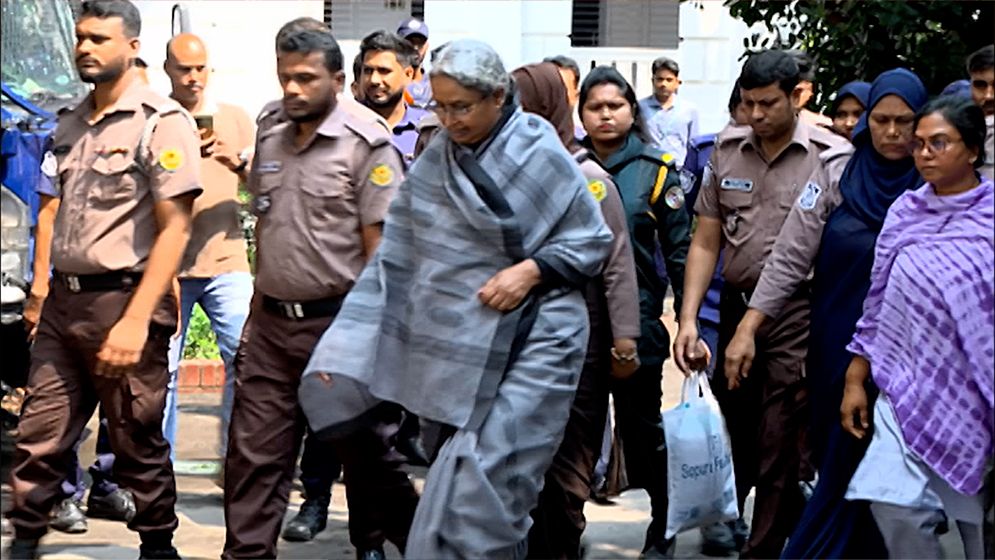 শাপলা চত্বর হত্যা মামলা

দিপু মনি, ফারজানা রুপা ও মোজাম্মেল বাবুকে গ্রেফতার দেখিয়ে কারাগারে পাঠিয়েছেন ট্রাইব্যুনাল